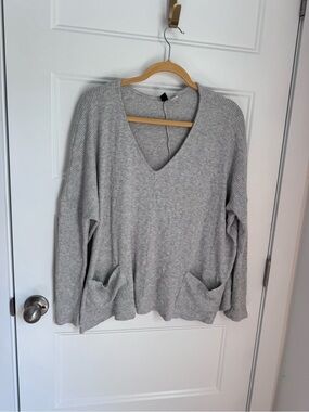 BDG Gray V-Neck Ribbed Pocket Sweater - Women